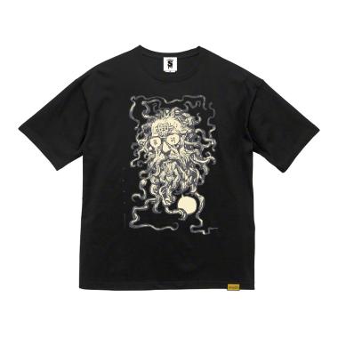 バッタ屋 by STAYMELLOW /“藤村60” ビッグシルエットTシャツ (BLACK) [Designed by 寺田克也]